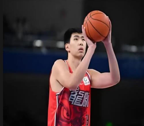 離開廣東隊就爆發(fā)，徐昕是常規(guī)賽第一階段蓋帽王+籃板王