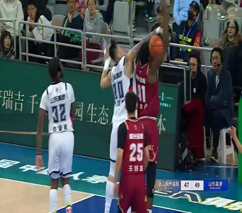 驚險(xiǎn)1分險(xiǎn)勝！CBA杯第1支4強(qiáng)出爐：陳林堅(jiān)閃耀1戰(zhàn)，強(qiáng)硬3分制勝！