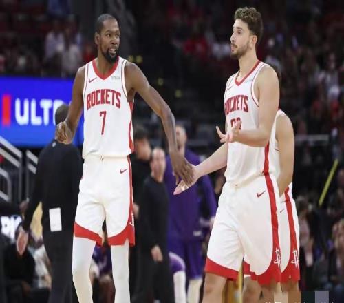 火箭又慘?。∏蛎孕臎霭虢兀憾盘m特累死，年輕人裝死