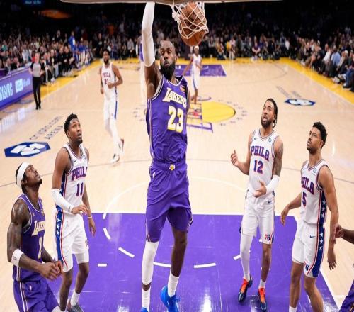 詹姆斯17+10創(chuàng)NBA歷史第1神跡，湖人逆轉76人！里夫斯35+6創(chuàng)紀錄