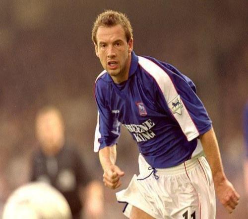 英超流星還是勵(lì)志典范，27歲踢英超處子賽季拿銀靴，50歲對(duì)抗病魔