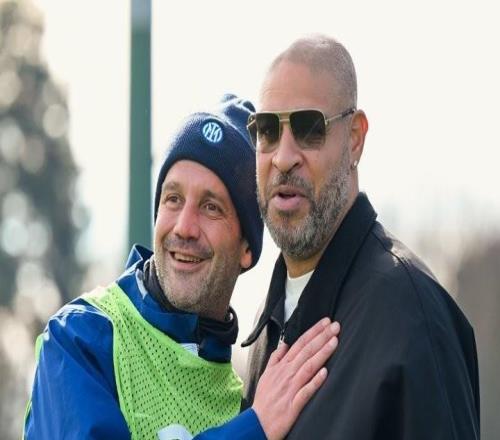 見到偶像，馬庫斯圖拉姆和阿德里亞諾見面擁抱