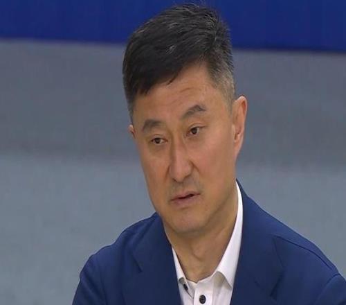 無(wú)解雙塔！洛夫頓白邊狂轟45+19+11打爆廣東禁區(qū)杜鋒多次無(wú)奈搖頭