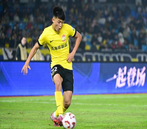 深圳截胡失敗，上港隊(duì)正式官宣楊希加盟，未來將挑大梁，值得期待