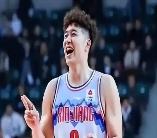 賽季報銷！31歲新疆鐵塔倒下，CBA悲情中鋒再遭重創(chuàng)，堪稱玻璃人