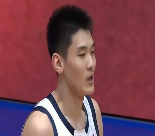 廣東遭豪門(mén)3殺，杜鋒無(wú)奈，雙外援盡力，他仨湊合，他倆拖了后腿