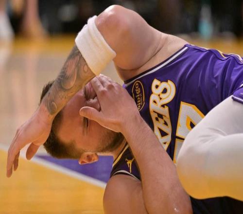 好消息，湖人隊(duì)東契奇?zhèn)閲?yán)重程度被淡化，能否出戰(zhàn)勇士仍存疑