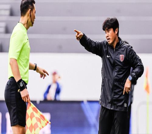 球員未經(jīng)同意就轉(zhuǎn)會高層根據(jù)名單引援！徐正源批成都添欲加之罪