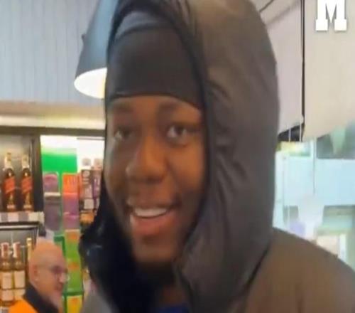 尼日利亞主播穿著馬競(jìng)外套去買《馬卡報(bào)》，被錯(cuò)認(rèn)成了盧克曼