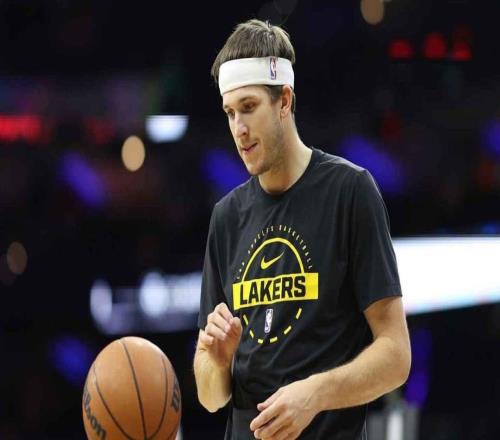 王者歸來(lái)，湖人隊(duì)里夫斯傷愈復(fù)出第2場(chǎng)砍35分帶隊(duì)大勝76人隊(duì)