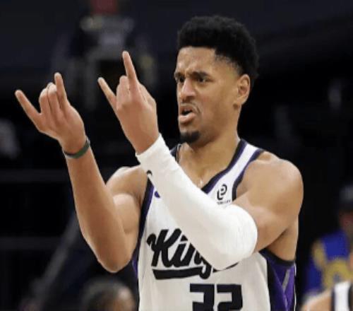 主隊(duì)球迷唯一愛將，說自己不該在NBA打球