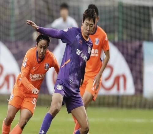 收了李帥4萬元！31歲后衛(wèi)站法院門口拍照起訴足協(xié)：要讓骯臟現(xiàn)形