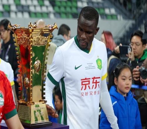 中超新軍大動作！1天內(nèi)官宣3位外援免簽35歲中衛(wèi)曾效力國安3年