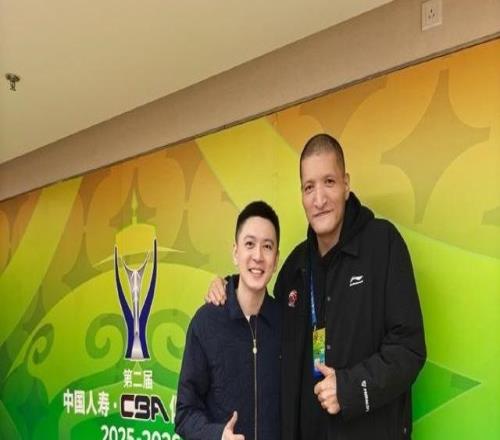 楊鳴卸任遼籃主帥現(xiàn)身CBA杯舉辦地：社媒曬與巴特爾等名宿合照