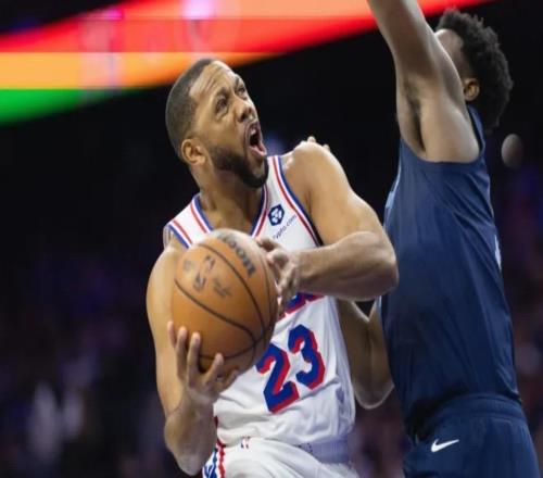 記者：灰熊已裁掉交易得來的埃里克戈登他將進(jìn)入買斷市場