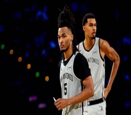 馬刺三殺送獨(dú)行俠7連敗：卡斯?fàn)?0+12+12生涯新高文班16+11