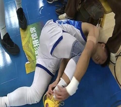 遭遇距腓前韌帶撕裂，孫銘徽發(fā)文：小場面別擔(dān)心，很快回來