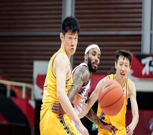 CBA季后賽激戰(zhàn)正酣！本土新星強(qiáng)勢崛起，廣廈山西半決賽一觸即發(fā)