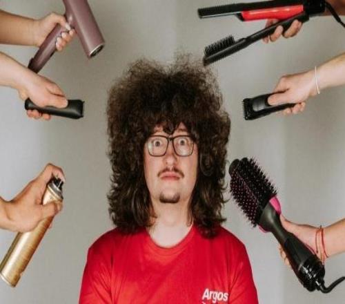 蓄發(fā)哥：我沒(méi)賺大錢，剪完頭會(huì)向慈善機(jī)構(gòu)捐贈(zèng)頭發(fā)