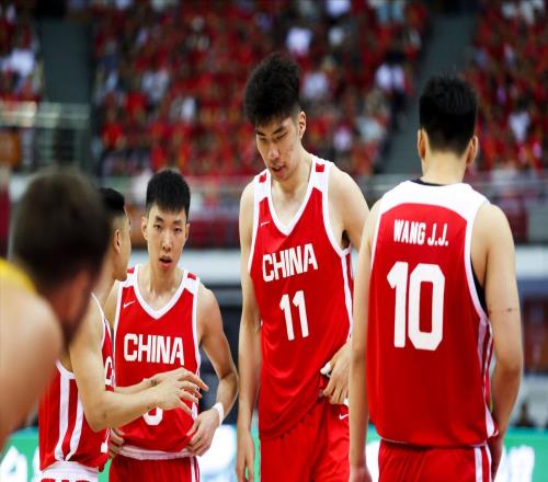 男籃中鋒4選3！杜鋒弟子提前出局，郭艾倫隊友上位，周琦留懸念