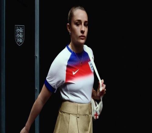 郵報(bào)：曼聯(lián)女足球星圖恩與耐克簽下3年合同，價(jià)值超150萬(wàn)英鎊