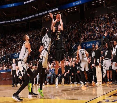 庫(kù)里缺陣勇士113126不敵馬刺