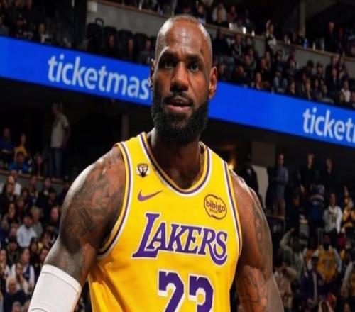 41歲零44天！詹姆斯超越馬龍，成為NBA歷史最老三雙球員