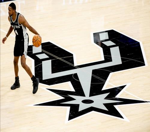 福克斯遞補(bǔ)全明星休媒不滿：故意將哈登排除在外！數(shù)據(jù)證蕭華偏見