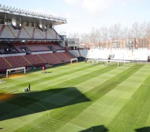 阿斯：巴列卡諾因草坪?jiǎn)栴}欲申請(qǐng)禁制令，推遲與馬競(jìng)的比賽