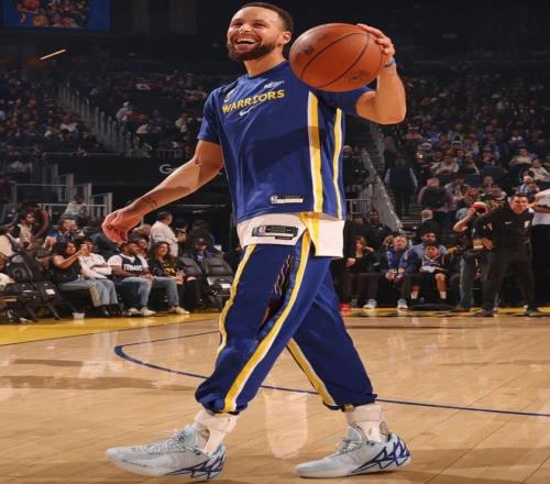 一年怒虧2個億，庫裏和安德瑪的“孽緣”