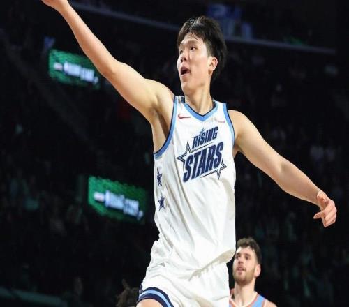 表現(xiàn)不錯，楊瀚森出場8分鐘，5投4中拿到10分2板