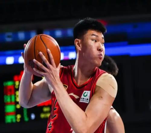 CBA本季不配拿600萬(wàn)的4大頂薪球員：范子銘最坑，2大頂級(jí)射手迷失