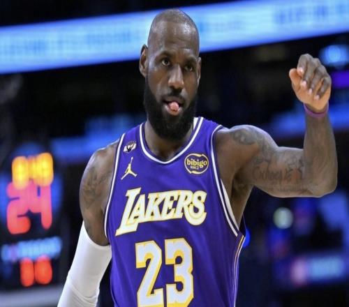 官方：詹姆斯不會出席今日全明星媒體日，將于明日接受采訪