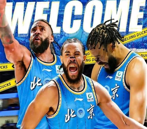 恭喜！38歲麥基聯(lián)手周琦組雙塔沖冠：去年戰(zhàn)澳洲聯(lián)賽單場(chǎng)轟37+14