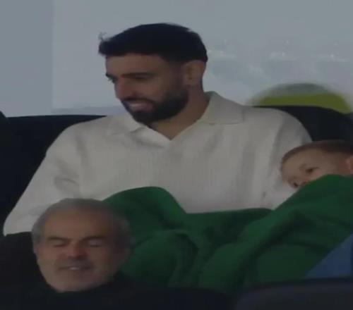 B費(fèi)休假回葡萄牙現(xiàn)場觀看葡甲聯(lián)賽，為好友加油助威