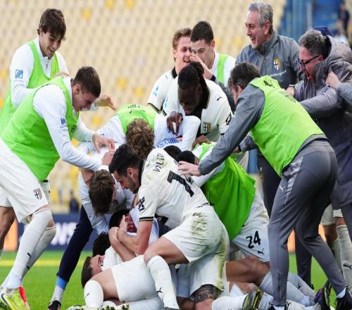 意甲最新積分戰(zhàn)報：帕爾馬補時絕殺，那不勒斯丟分，羅馬超越尤文