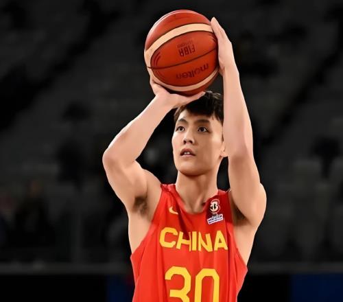 中國男籃除夕正常訓練！每天補貼300元，郭士強與球員同吃自助餐