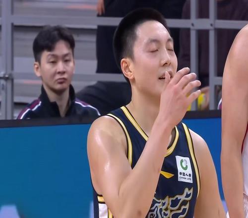 最后的希望！廣東隊(duì)休賽期可能搶下小喬丹，保杜鋒打爆北京上海