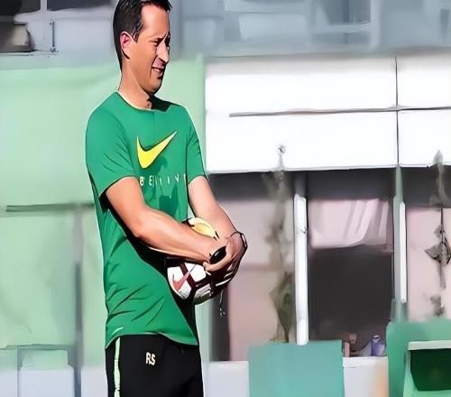 成都蓉城從亞冠出局！球迷呼吁元敏誠重返首發(fā)，直言他配得上主力