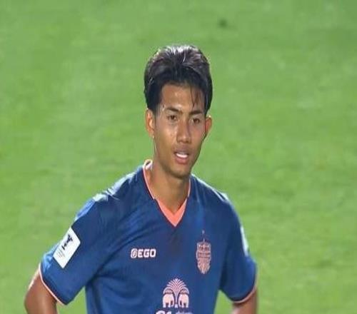 02，申花亞冠僅取得1勝，拉唐紅牌罰下全靠37歲的吳曦?fù)纹疬M(jìn)攻