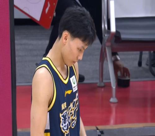 最新消息！徐杰因傷無緣戰(zhàn)日本男籃，正式退出世預(yù)賽12人大名單！