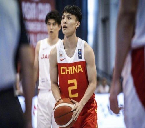 徐杰無(wú)緣世預(yù)賽大名單，北京男籃曾凡博傷病未愈，林葳炮轟主教練