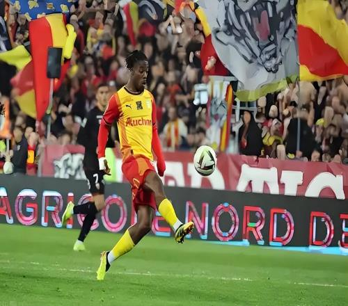 不是張琳芃也不是吾米提江！他才是上港中衛(wèi)最佳引援，贏得點(diǎn)贊