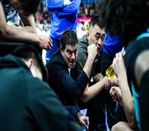 正式官宣！廣東宏遠(yuǎn)舊將重返CBA，加盟黑馬球隊(duì)，沖擊季后賽