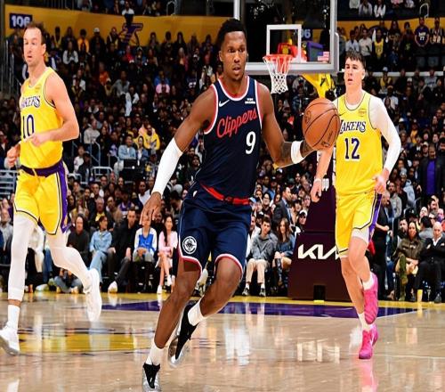 場上效果相當不錯，但快船后場新援的進攻手段似乎有些單一了