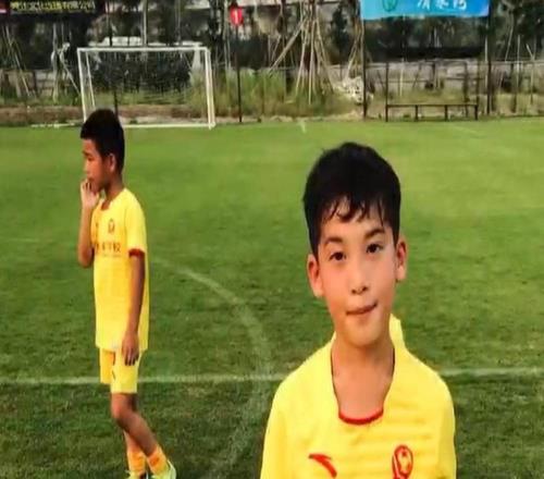 布尼亞明：永遠(yuǎn)熱愛和感恩恒大足校，這十年是我最珍貴的時光