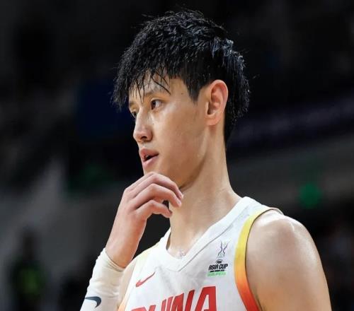 曾凡博無緣世預(yù)賽原因：膝蓋嚴(yán)重積水并軟骨磨損戰(zhàn)日本曾13+4帽