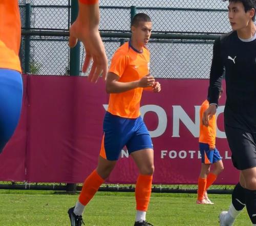 泰山20名小妖上海春訓(xùn)！鄧淳澤繼續(xù)外租，依木蘭陳澤仕需踢得硬氣