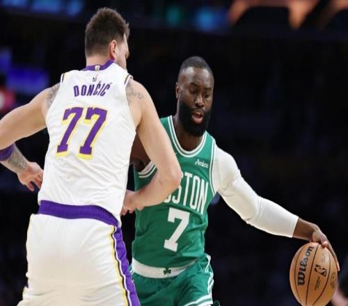 湖人22分慘敗綠軍，詹姆斯20分迎里程碑！布朗32分，兩隊差距很大