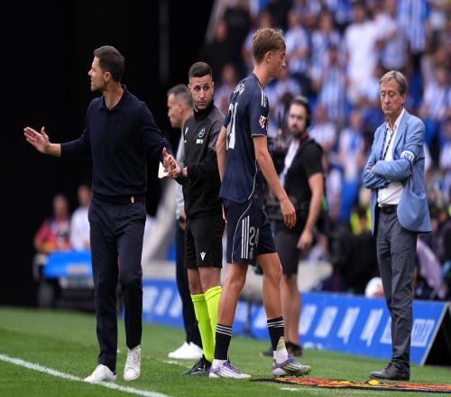 維尼修斯剛遭歧視，皇馬自家球員卻“鬧事”，華人球迷怒了